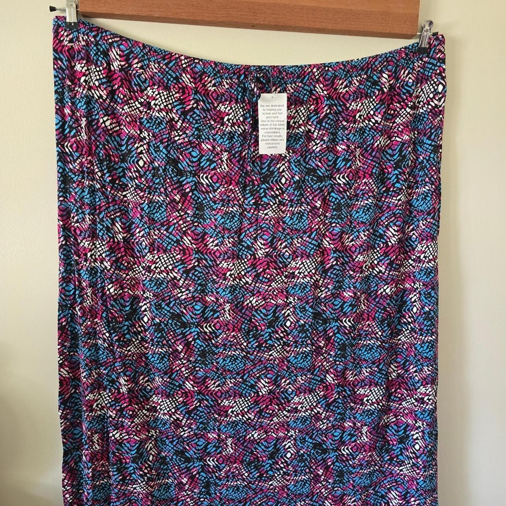 Ellos size 5X skirt featuring a vibrant abstract geometric print in pink
